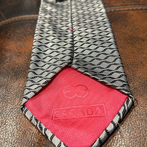 Escada Silver Patterned Silk Tie - Picture 3 of 5
